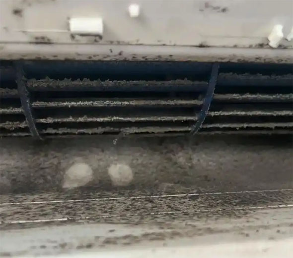 辰溪空调吹的风有股烧焦味是怎么回事